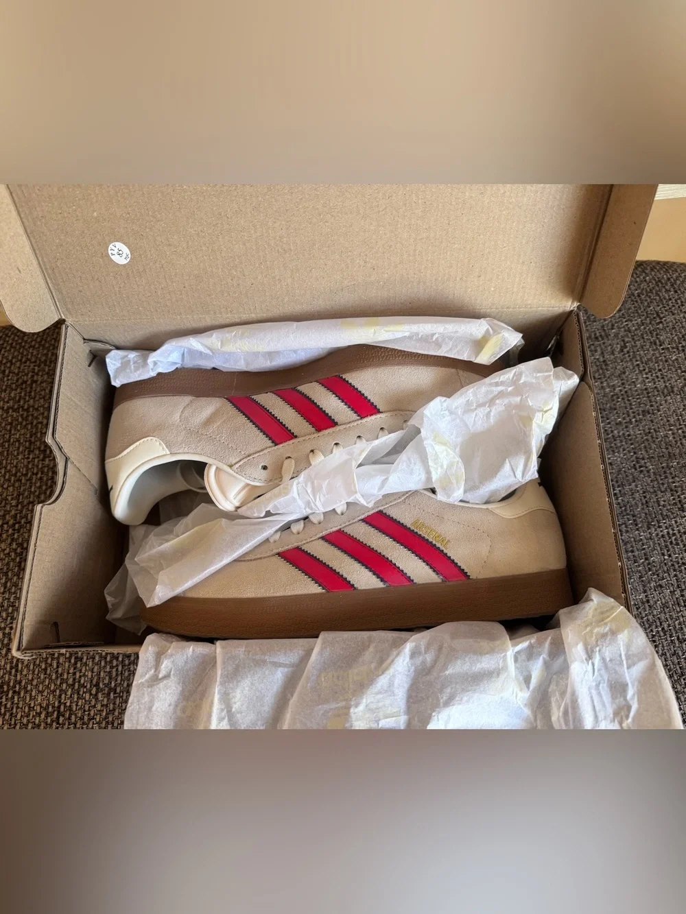 JS3042 Arsenal FC adidas Originals Gazelle
Terrace Icons Off White Better (Men - Picture 5 of 16